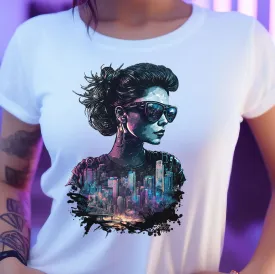 Sonnenbrille und Skyline T-Shirt | Cyberpunk T-Shirt für Frauen