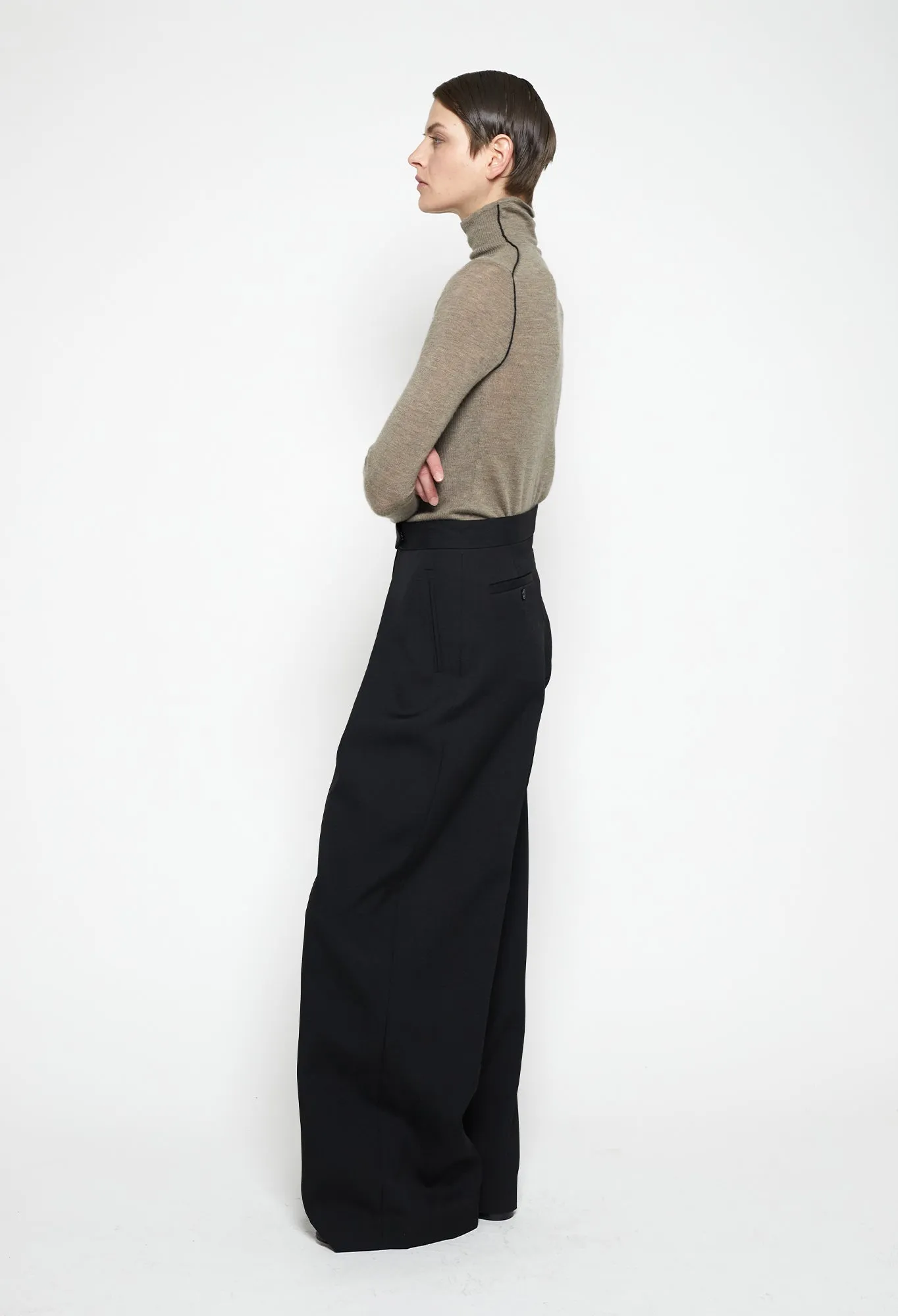 WARA - 16gg Cashmere Turtleneck Sweater in Taupe and Black